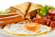 Engels grill-ontbijt met worst, bacon en ei recept