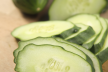 Verse zalmsalade met komkommer recept