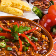Chili met vegaspekjes recept