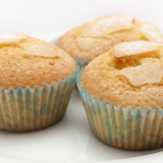 Muffins met rabarbervulling recept