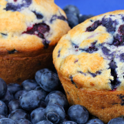 Muffins met blauwe bessen en slagroom recept