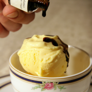 Vanilleijs met balsamico recept