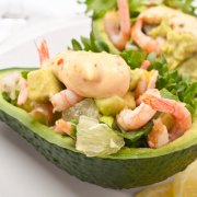Salade met avocado en garnalen recept