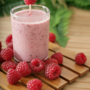 Frambozen-yoghurtsmoothie met limoen recept