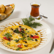Omelet met tomaten, ui en champignons recept