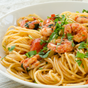 Volkoren spaghetti met garnalen, kastanjechampignons, paprika recept