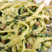 Pasta met spinazie en pesto recept