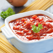 Pastasaus met tomaat, mozzarella en basilicum recept