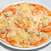 Pizza met zelfgemaakt deeg en saus recept