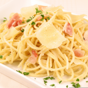 Spaghetti met kipfilet, spinazie en roomkaas recept