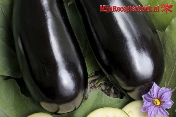 Groentemix van aubergine, courgette, rode paprika en groene olijven