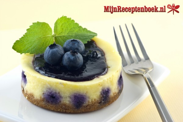 Minicheesecake met gekaramelliseerde blauwe bessen