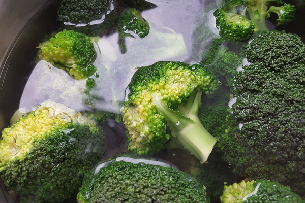 Broccoli met garnalen en paprika