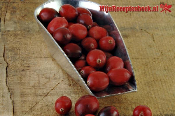 Lamskotelette met mosterdwijnjus en cranberrycompote