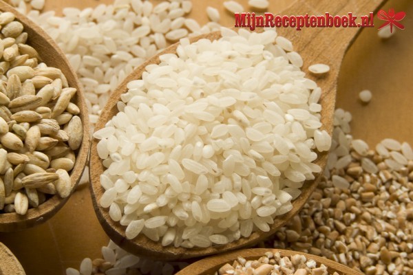 Indiase rijst met spinazie en yoghurtsaus