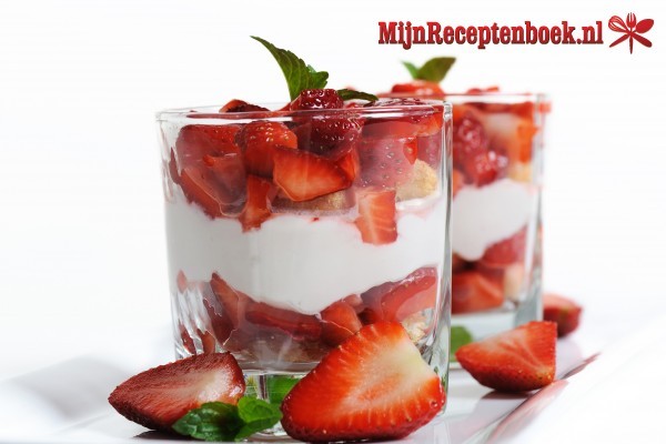Aardbeien mascarpone trifle