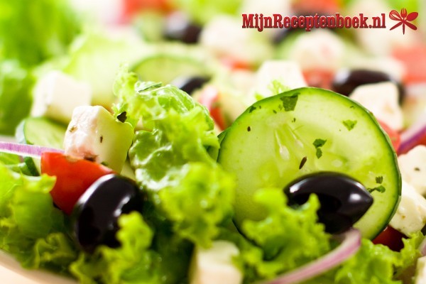 Griekse salade (modern) met fetavinaigrette