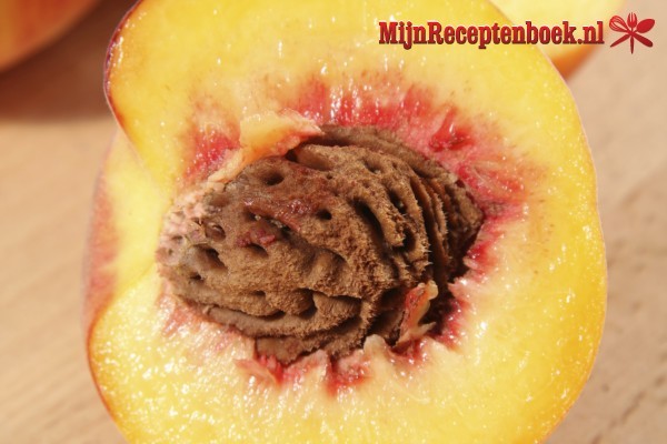Gekaramelliseerde perziken met mascarpone