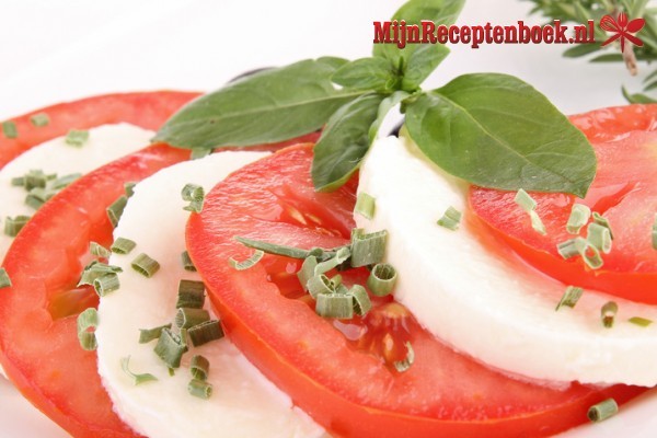 Tomaten-mozzarella salade