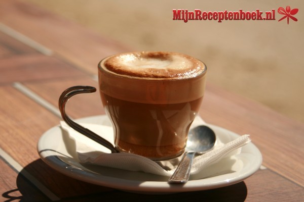 Koffie met chocoladeroom en rum