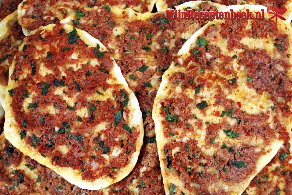 Turkse pizza (Lahmacun)